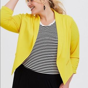 Torrid yellow crepe open front blazer size 1